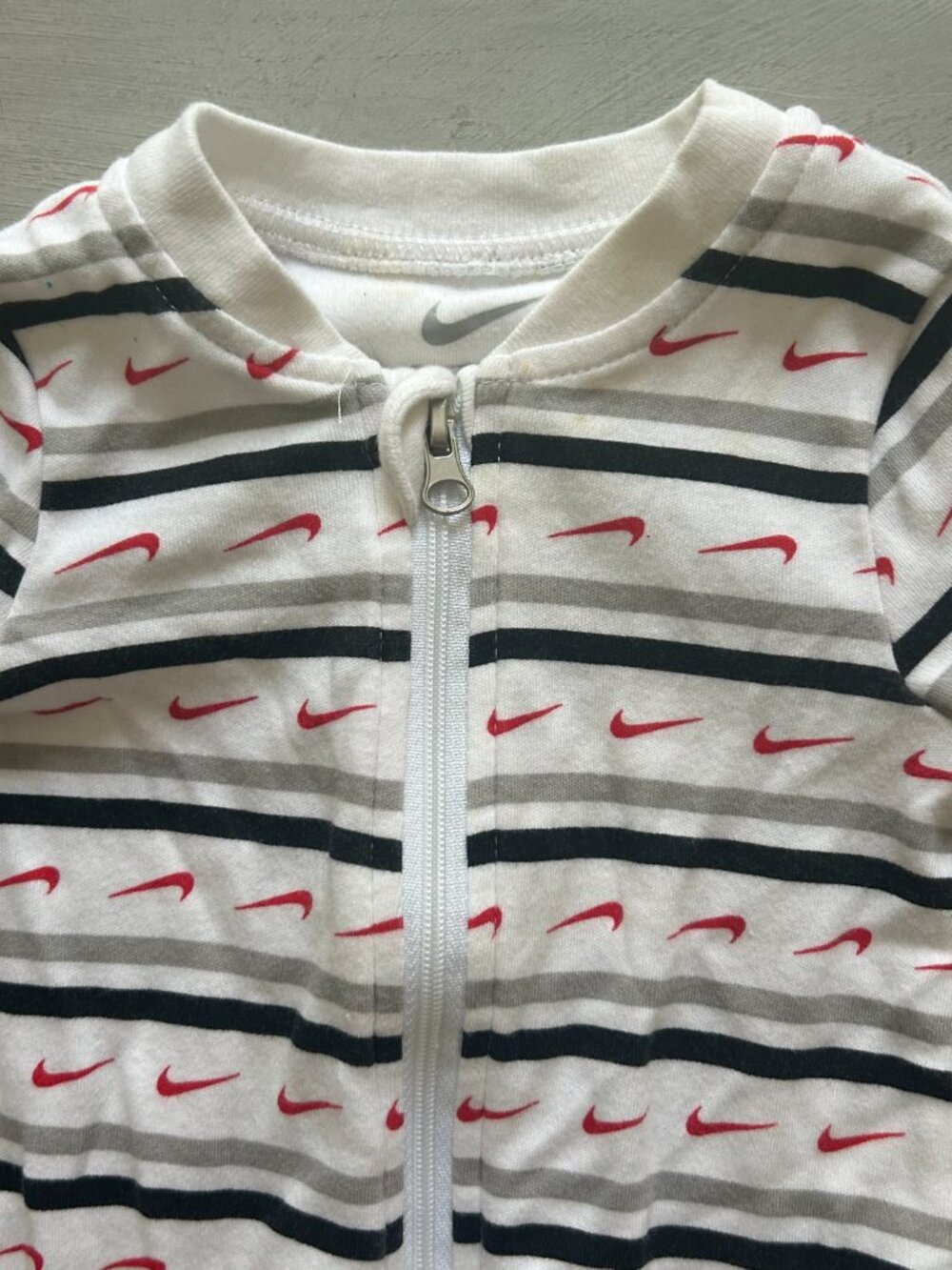Nike Baby Boy All-Over Nike Swoosh Print Full-Zip Footed Coverall Size 3 months - Picture 3 of 10